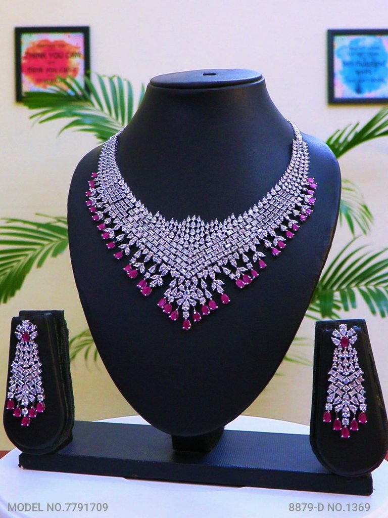 Tradition and Trend goes to a Party - Amaara World