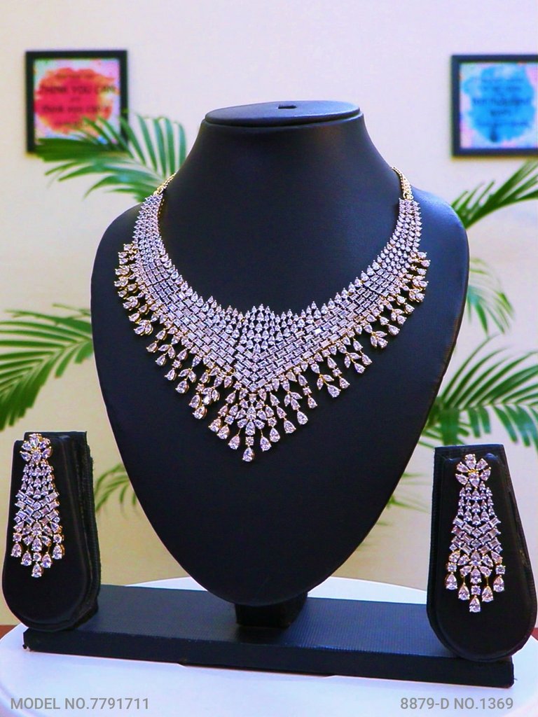 Friendship of Tradition and Trend - Amaara World