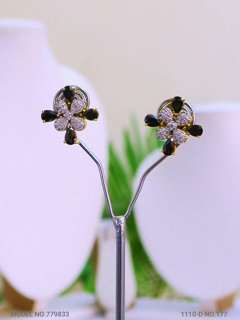 Gorgeous Pendants for Parties - View 3 - Amaara World