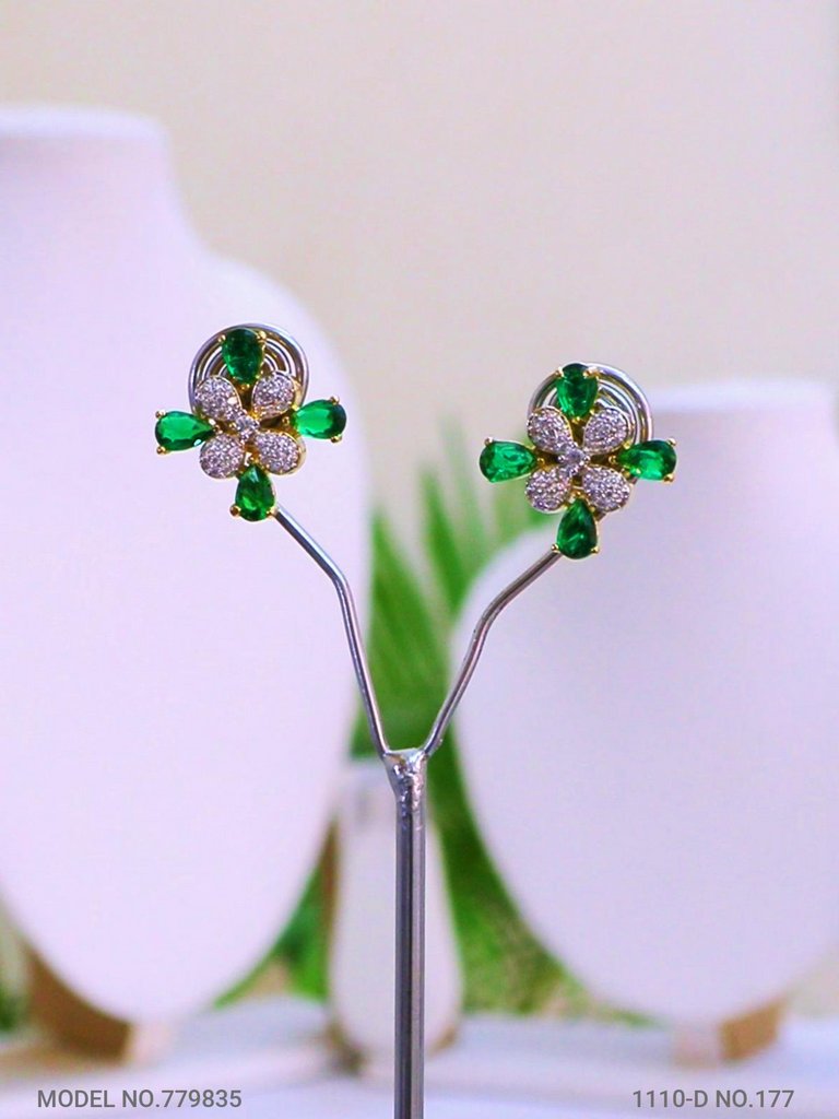 Pendants | Latest Fashion Jewelry - View 3 - Amaara World