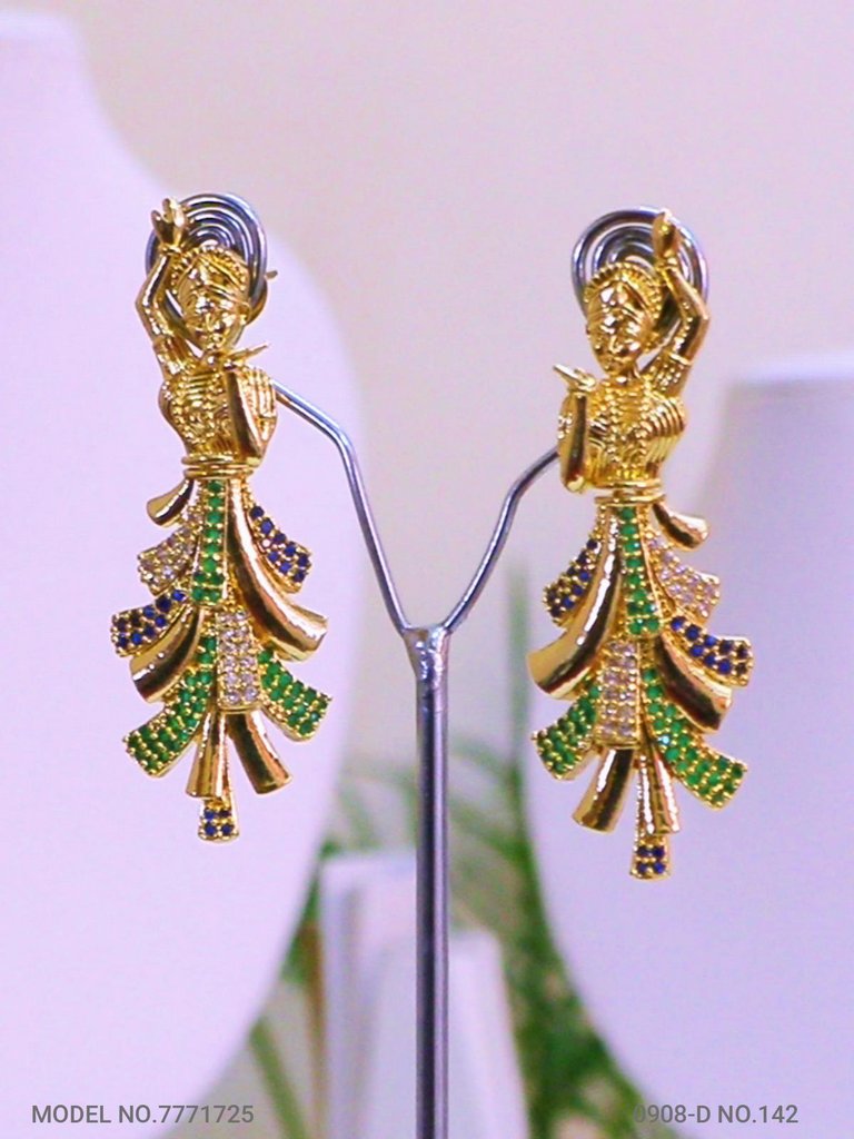 Gift a Earring to her - Amaara World