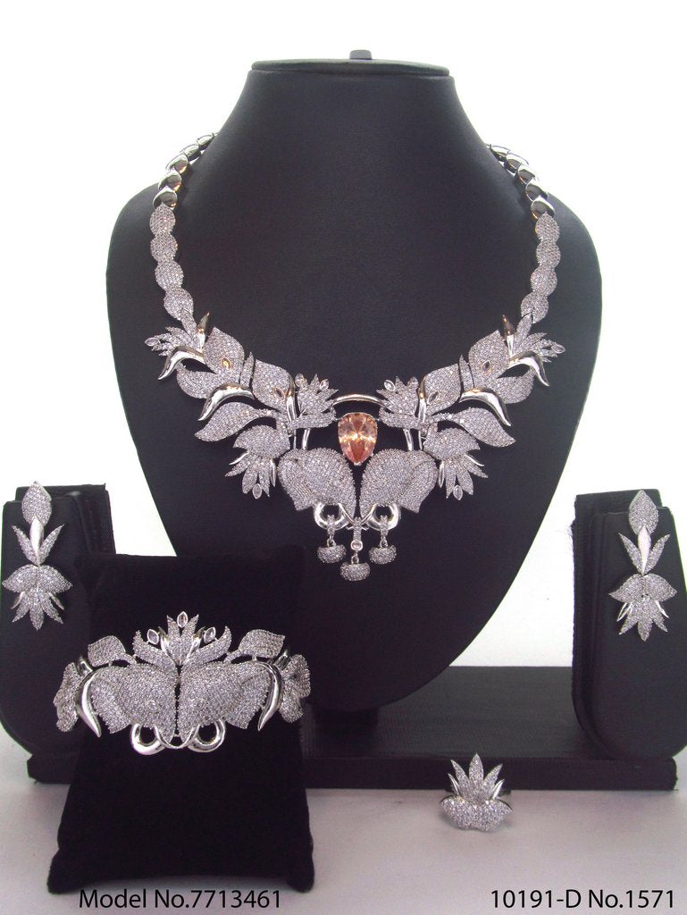 Statement Necklaces in Trend - Amaara World